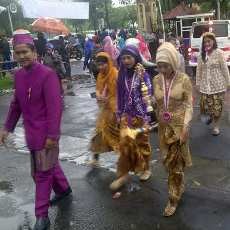 Hujan Deras di Surabaya, Pawai Siswa Berprestasi Semburat