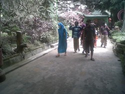 Pemandangan Berbeda di Bonbin Gembira Loka Yogya, Wisatawan Pakai Masker