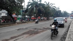 Banyak Jalan Berlubang, Dinas PU Harus Segera Lakukan Perbaikan Sementara