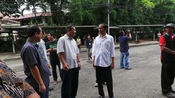 Tinjau Perbaikan Jalan di Pejambon, Jokowi Minta Pekerja Ngebut