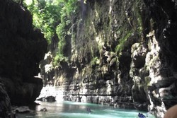 Mencari Air Awet Muda di Green Canyon