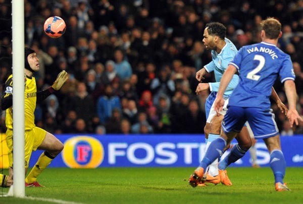 Membungkam Kicauan Mourinho dengan Dzeko Sebagai Umpan