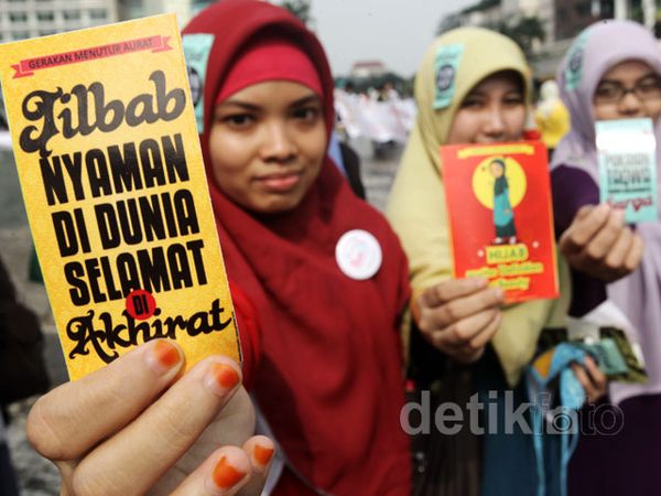 Aksi Puluhan Hijabers Ajak Tutup Aurat