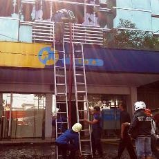 Lantai 2 Bank Mega Yos Sudarso Dilalap Api