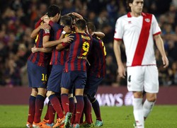 Tiga menit berselang, giliran Pedro mencatatkan namanya di papan skor. Umpan silang dari Fabregas menjadi awal dari gol keempat Barca itu. REUTERS/Albert Gea     