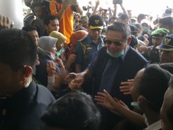 Kunjungi Pengungsi Kelud, SBY: Saya Hanya Ingin Pastikan Semuanya Baik