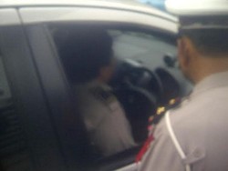 Prit! PNS Badan Pertanahan Ditilang Gara-gara Masuk Jalur Busway