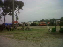 SBY Tiba di Pengungsian Kelud, Warga Berebut Minta Salaman