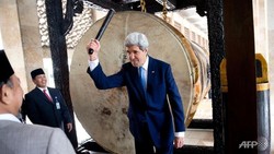 Menlu AS John Kerry Terkesan Masjid Istiqlal dan Katedral Berdampingan