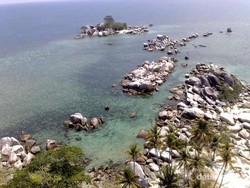 Naik Mercusuar di Negeri Laskar Pelangi