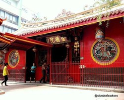 Merah Meriah di Kawasan Petak Sembilan