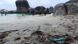 Duh! Pantai Tanjung Tinggi Laskar Pelangi Banyak Sampah