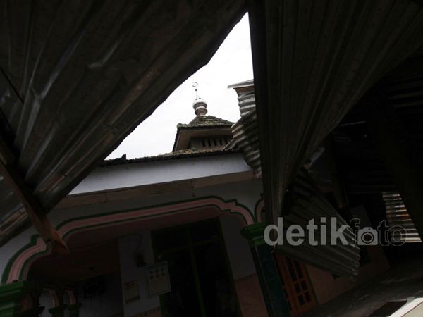 Musala Ambruk Diterjang Abu Vulkanik Kelud