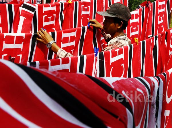Meraup Rejeki di Sablon Bendera Partai