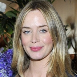 Emily Blunt Dikarunai Bayi Perempuan