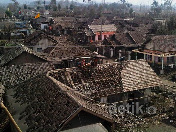 Dusun Kutut Hancur Diterjang Abu Kelud