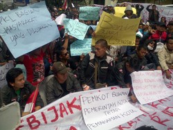 Dinilai Tak Pro Pedagang, Ridwan Kamil Didemo Ratusan PKL