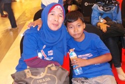 Kisah Karlina Merawat Anak dengan Hemofilia