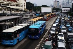 Capek Tiap Pagi Kena Macet ke Jakarta, Terus Bagaimana?