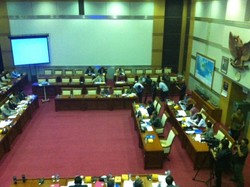 Rapat Komisi I Bersama Menlu Dihadiri 21 Anggota