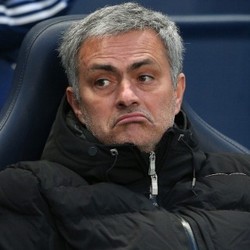 Mourinho: Barca Musim Ini Buruk, City Punya Peluang