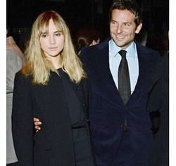 Foto: Bradley Cooper Pamer Kemesraan di Fashion Show Tom Ford