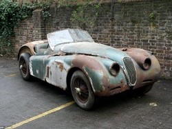 Rongsokan Mobil-mobil Tua Ini Harganya Selangit