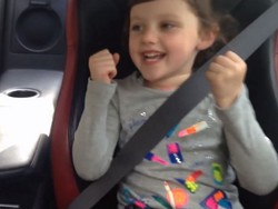 Diajak Ngebut Pakai Nissan GT-R, Gadis Cilik Ini Malah Ketagihan