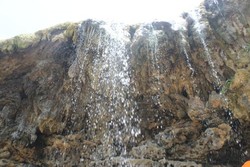 Ajaib, Air Terjun Langsung ke Laut di Gunungkidul