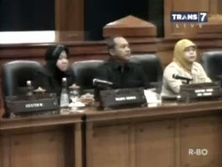 Teka Teki Pengunduran Diri Risma Sebagai Walikota