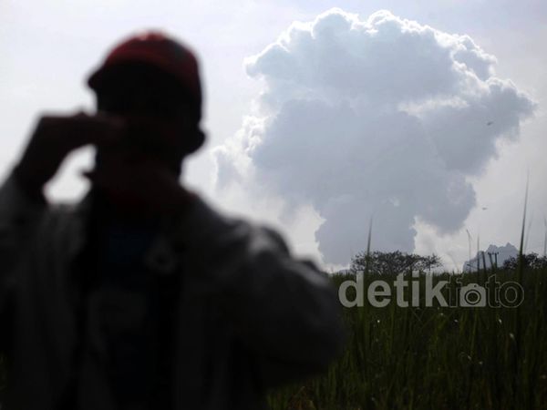 Gunung Kelud Masih Keluarkan Asap Tebal