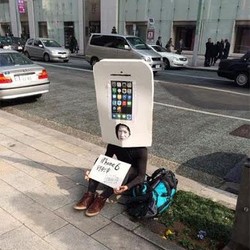 Edan! Fanboy Rela Antre iPhone 7 Bulan