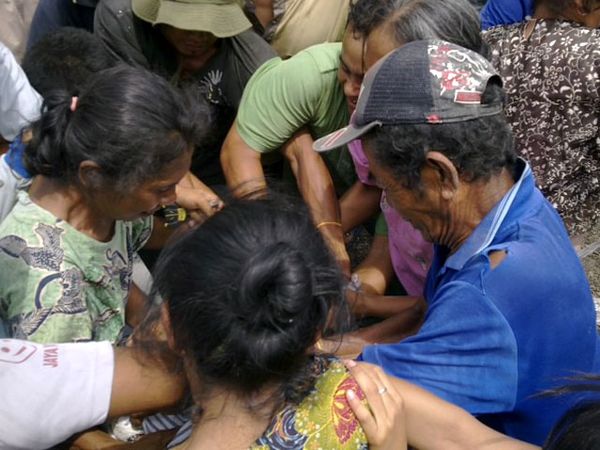Korban Kelud Berebut Bantuan