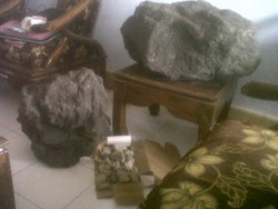 Batu-batu Besar ini Dimuntahkan Kelud hingga Radius 3 Kilometer