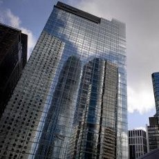 Seorang Pria Tewas Terjun dari Gedung 30 Lantai di Hong Kong