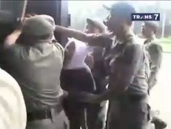 Keributan Penertiban PKL di Monas