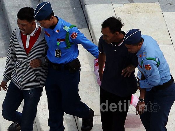 Bentangkan Spanduk di DPR, 2 Mahasiswa Diamankan