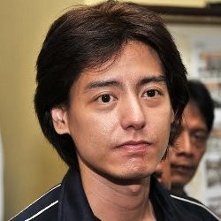 Khawatir, Ibunda Rajin Besuk Roger Danuarta