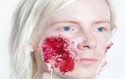 Wajah Hancur Ini Dilukis dengan Es Krim dan Permen