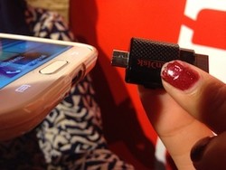 USB Dual Drive, Bisa untuk Ponsel dan Laptop