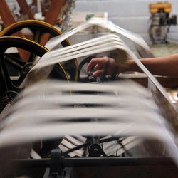 95% Kebutuhan Benang Sutera RI Masih Impor dari China