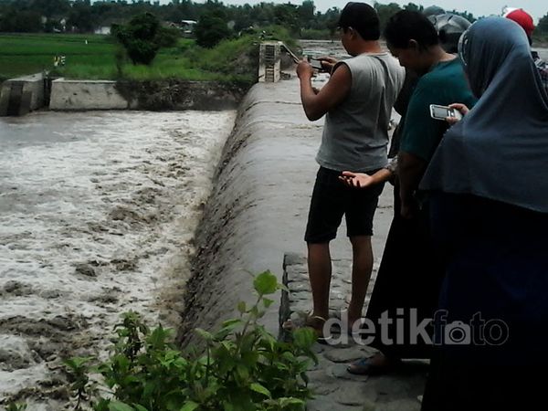 Lahar Dingin Lintasi Kali Konto, Kediri