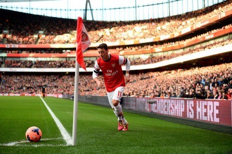 Performa Oezil Menurun, Ini Dugaan Lehmann