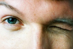 Jangan Sampai Ganggu Konsentrasi, Atasi Mata Berkedut dengan Cara Ini