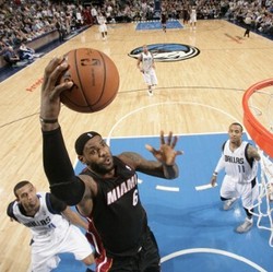 LeBron Bikin 42 Poin dalam Kemenangan Heat atas Mavs