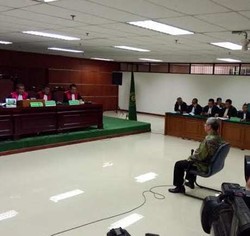 Didakwa Terima Suap Rp 57 M, Akil Emosi: Omong Kosong Itu!