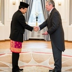 Dubes Fauzi Bowo Serahkan Surat-surat Kepercayaan