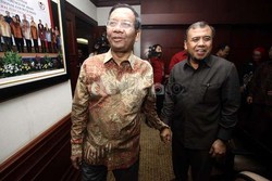 Hadiri Sidang Perdana Akil, Patrialis: Saya Mau Silaturahmi Saja