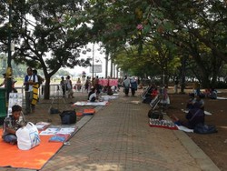 Modus PKL Monas: Masuk Jadi Pengunjung, Lalu Dilempar Barang Dagangan