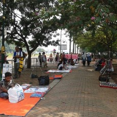 Dilema Pedagang Liar Monas, Dirazia Satpol PP dan Dimusuhi Pedagang Lama